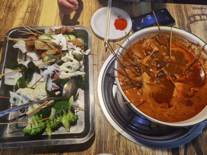 探索野外美食：小视频分享与安全建议