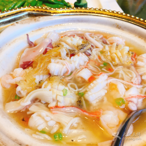 西安小白鲨餐饮：一家融合传统与现代的美食体验