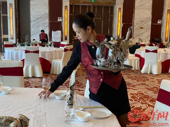 喀什古城美食广场电话