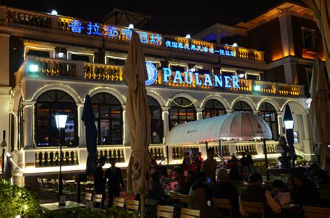 意式风情街晚上好玩吗