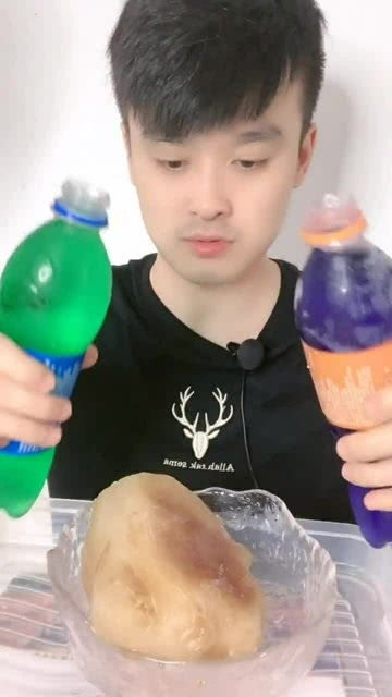 吃美食喝饮料的视频