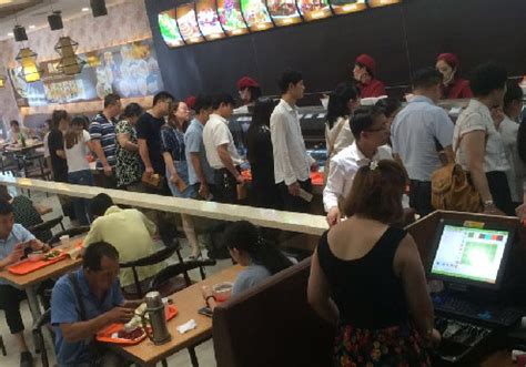 开餐饮店怎么吸引顾客