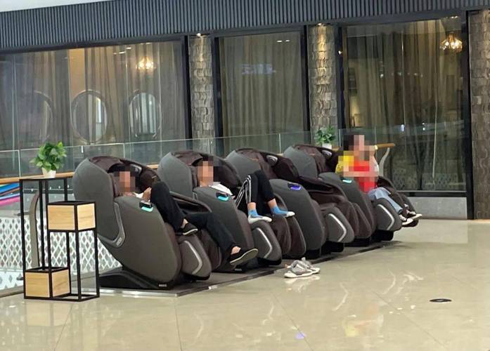 共享按摩椅在影厅内的位置选择与捆绑消费的探讨
