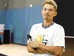 林丹夫妇高调亮相谢杏芳红色连衣裙下的气场与风采