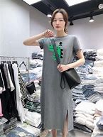 夏日穿搭如何搭配短上衣和过膝裙