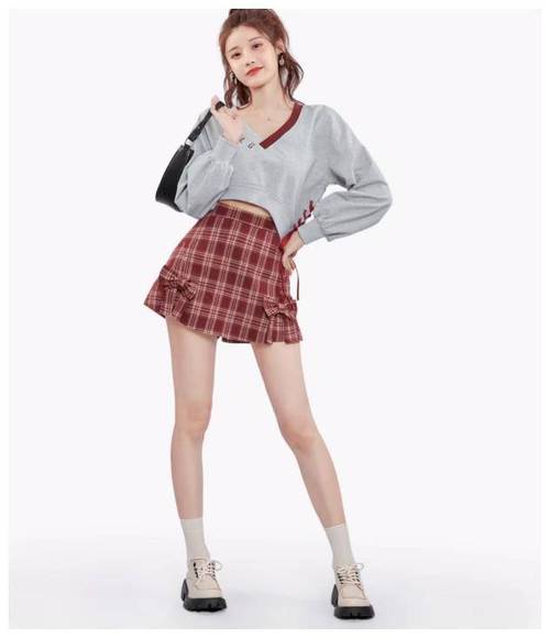 赵露思引领新风尚连衣裙与牛仔裤的完美融合