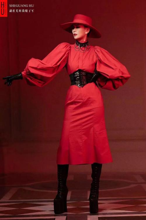 「东北大花」的时尚复兴胡社光与李美越的创意之旅