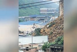 灾难的阴影山体滑坡中的超人陨落