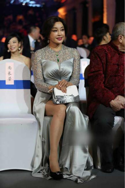 张曼玉时光不败的美人，穿搭与发型的永恒魅力