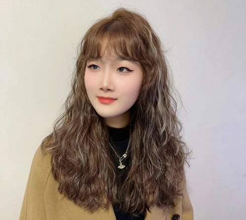 挂耳女士短发精致与时尚的完美融合