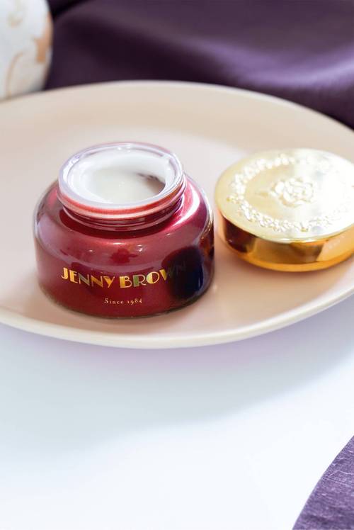 选择适合你的护肤品解决作息不规律和敏感肌肤问题