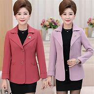 时尚无界限五六十岁女性的夏日高级穿搭指南