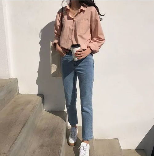 清凉舒适的白色衬衫