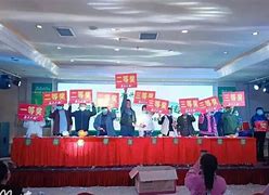 管理层重组与战略调整