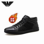 奢侈运动鞋制造商的推迟市场动态与消费者反应分析