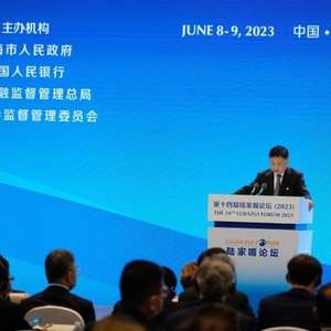 央行行长潘功胜市场在汇率形成中的决定性作用与保持汇率弹性