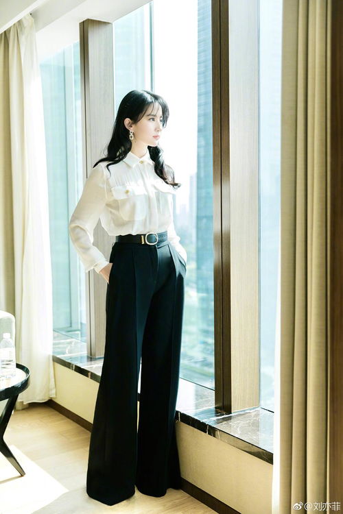 杨幂晒照端庄大气超有范，肤白貌美甜如初恋，避重就轻引争议