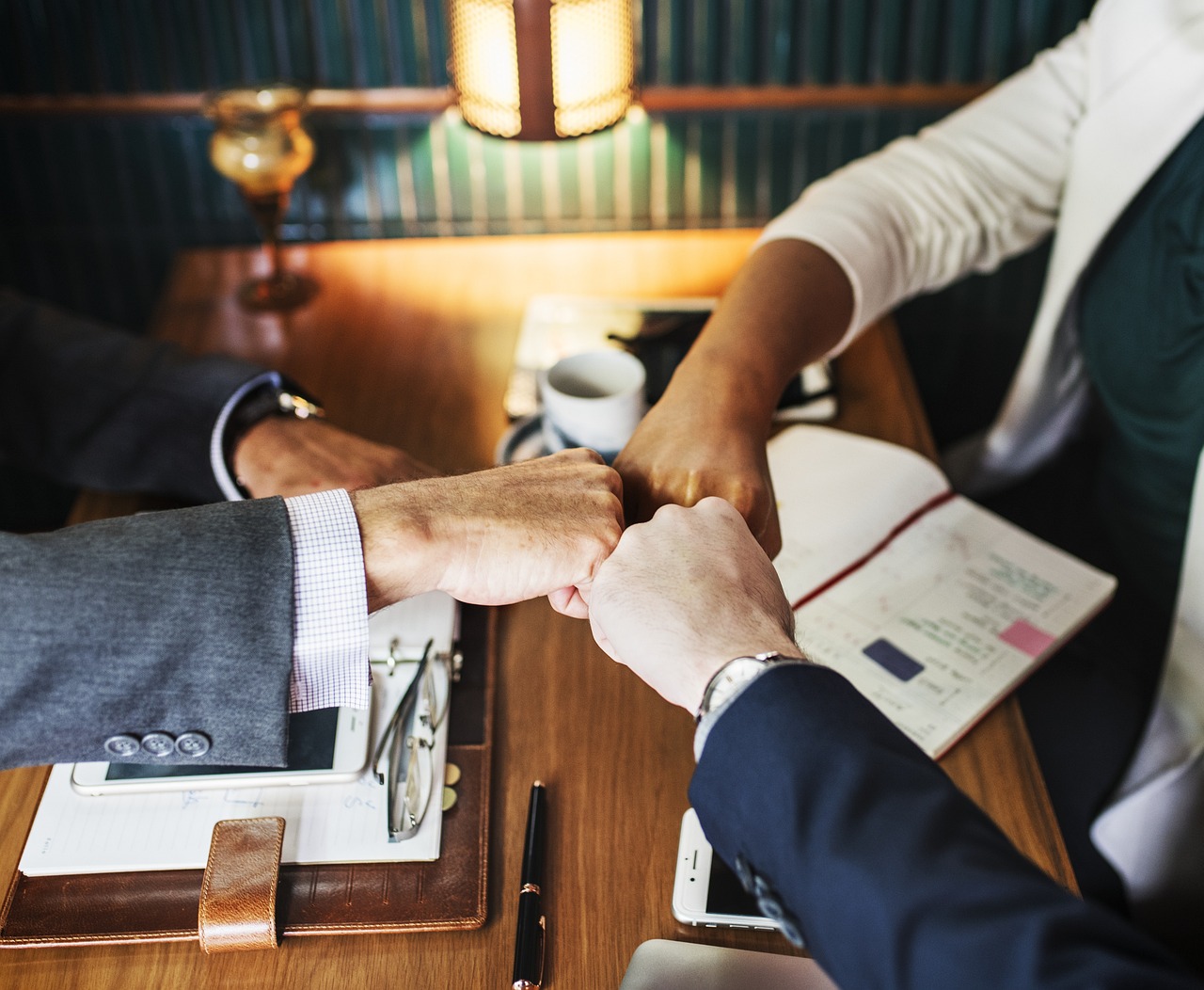 儿子跟妈妈摆摊10天收入10000元