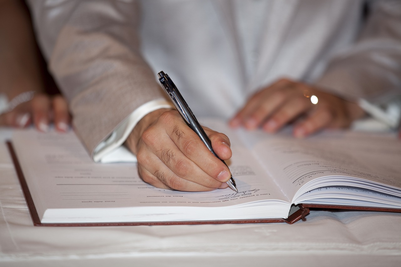 高三学生因拿走两条天线被劝退，教育公平与责任何在？