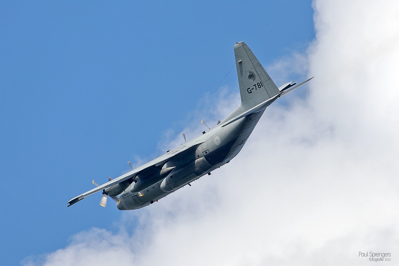 隐形战机苏-57首次来华，中俄军事合作新篇章的开启