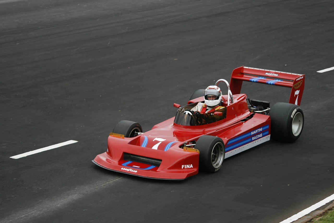 赛车狂飙中的个性标签，打造你的专属跑跑卡丁车昵称