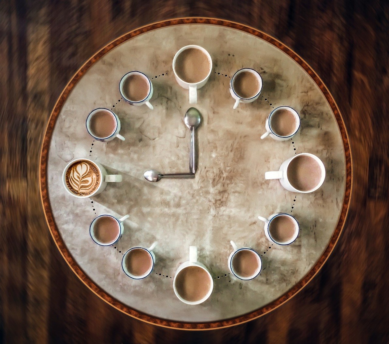 杯弓蛇影，生肖视角下的心理防御与化解策略