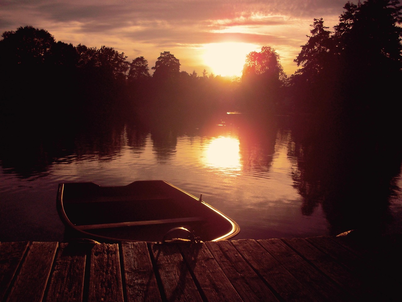 母爱如光，永恒照亮心房——献给世界上最美的女人