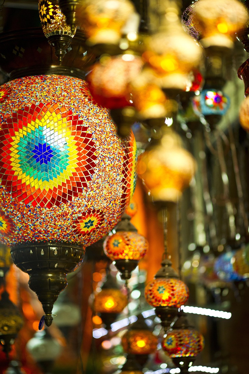 探秘色彩斑斓的德昂族服饰文化，传统与现代的交织