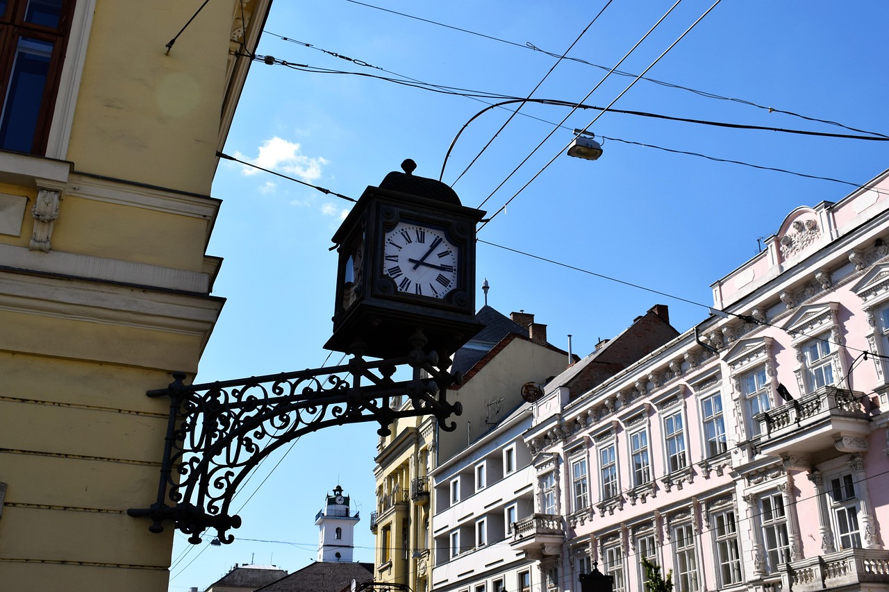 济南大暴雪致拥堵，1小时走50米的城市治理挑战