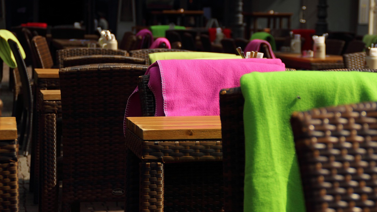 两顾客花176元吃自助餐，偷拿20斤肉，被警方行政拘留