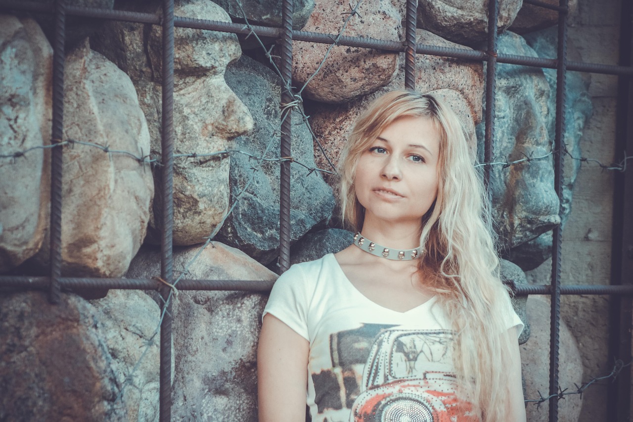 情感的裂痕，男主出轨女配的细节描写艺术