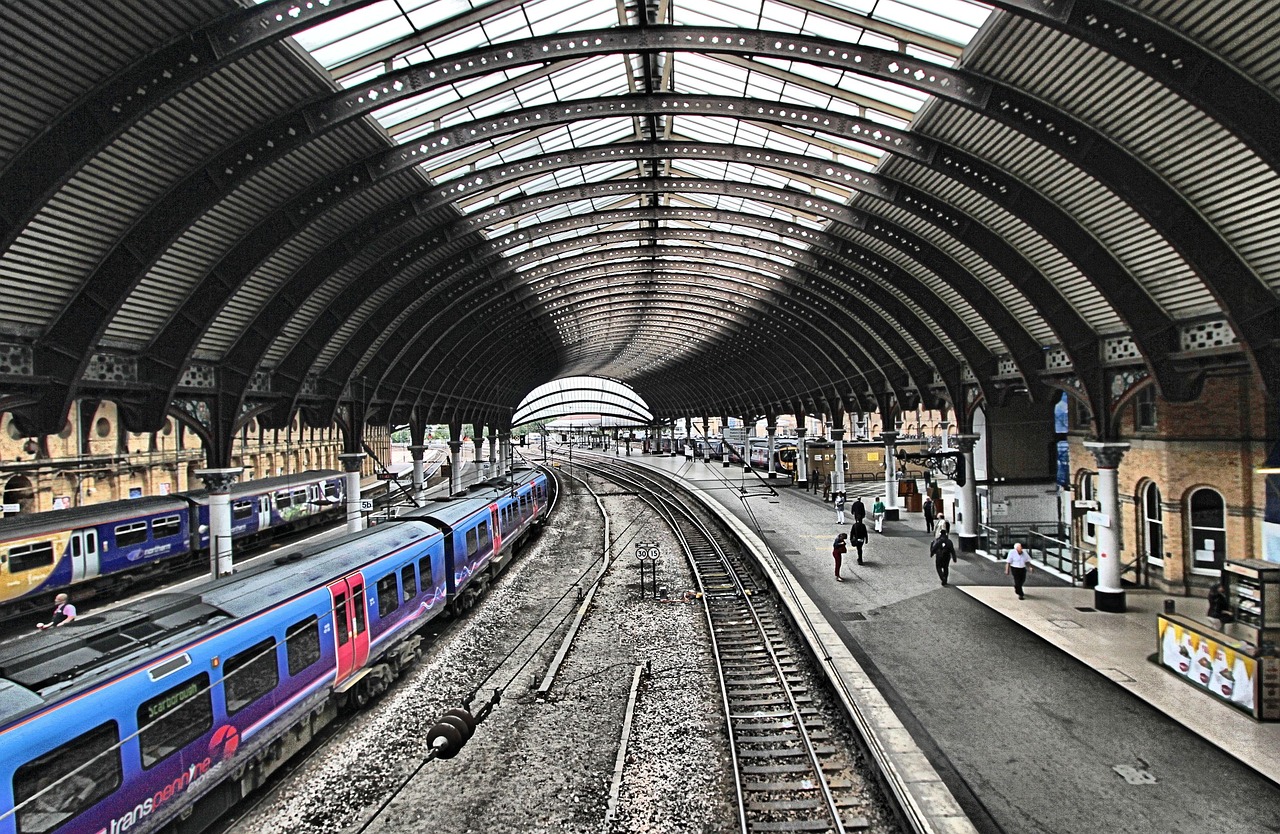 乘火车飞机不再查核酸，新政策下旅行的便利与注意事项