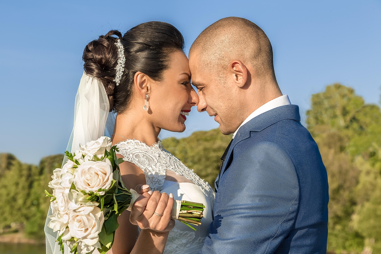 爱情裂痕，当男主出轨，言情小说如何描绘复杂情感