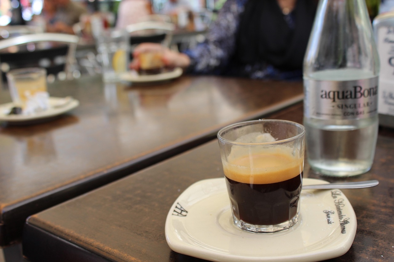 疫情新风向，全球动态、疫苗进展与生活适应指南