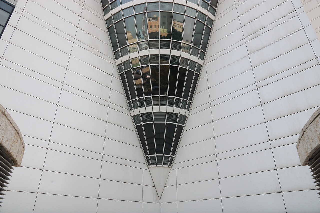 上海疫情新动态，新增1个高风险区与38个中风险区，市民生活与防控措施全解析