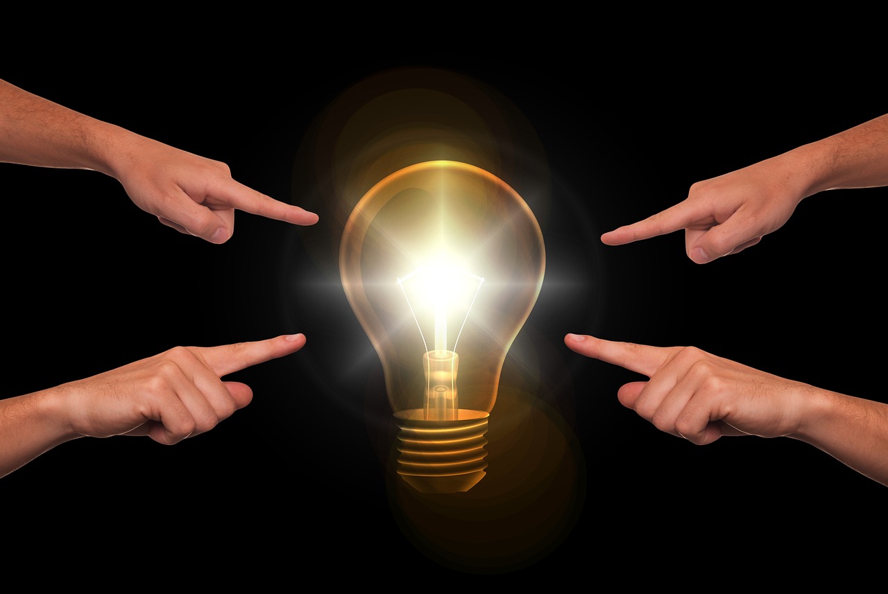 在生活的风雨中寻找阳光，理解无奈与艰辛的文案力量